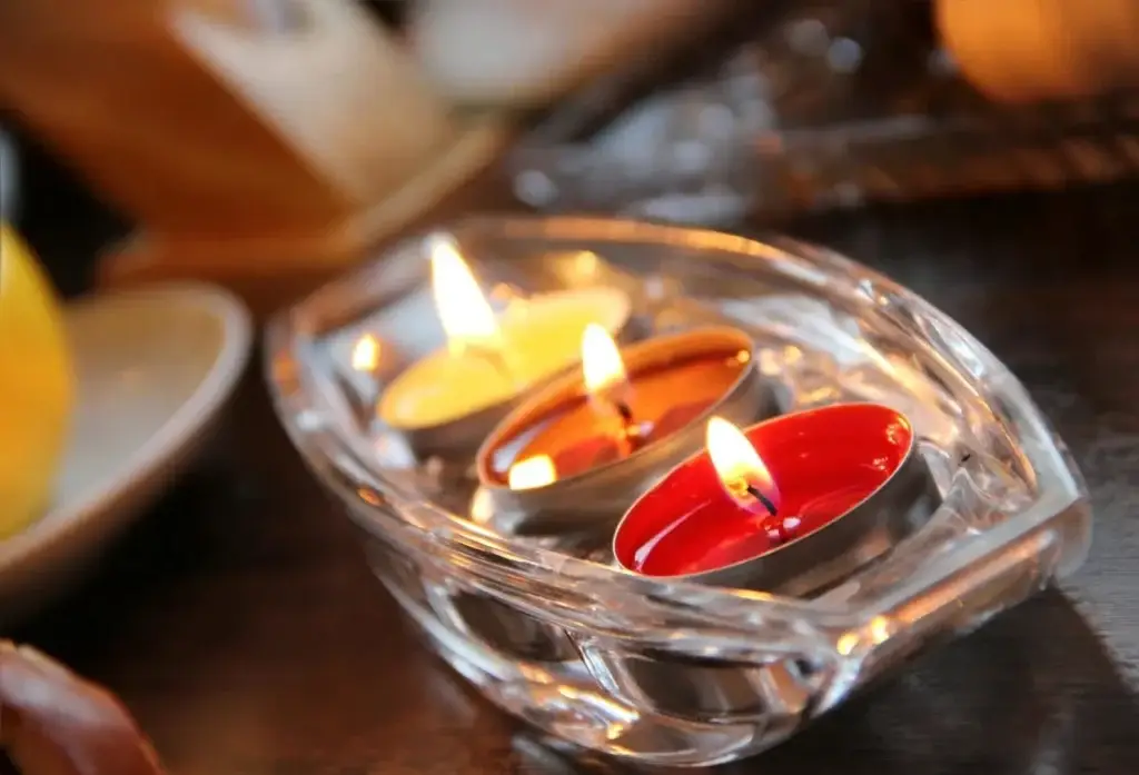 tips for decorating new living spaces when on travel nursing assignments