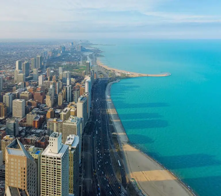 5 Reasons to Go to Illinois for Your Next Travel Nursing Gig