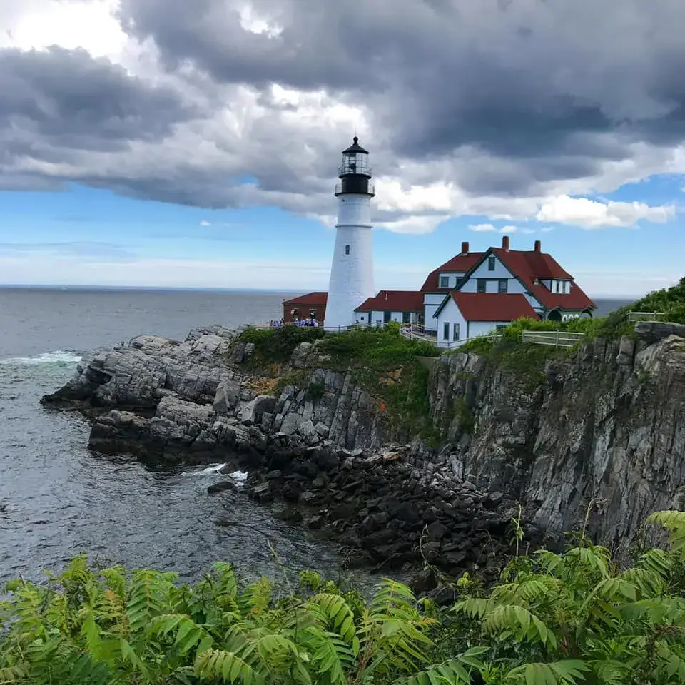 visit lighthouses in maine