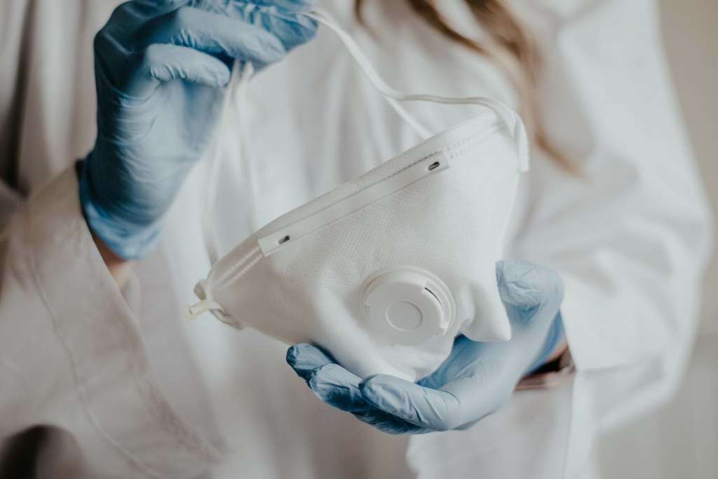 Travel Nurse Experience & Advice for Working in COVID-19 Units crisis rates for travel nurse jobs during coronavirus