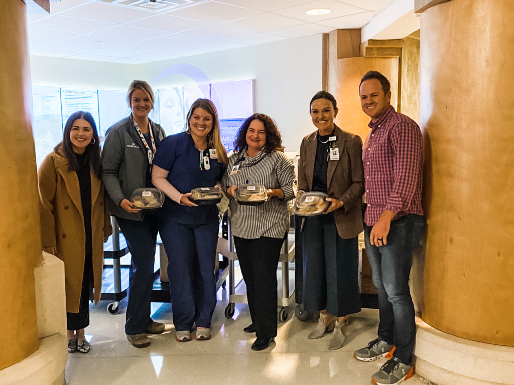 TNAA marketing leaders pose with Arkansas Children's employees as they help deliver meals to hospital workers and patient families.