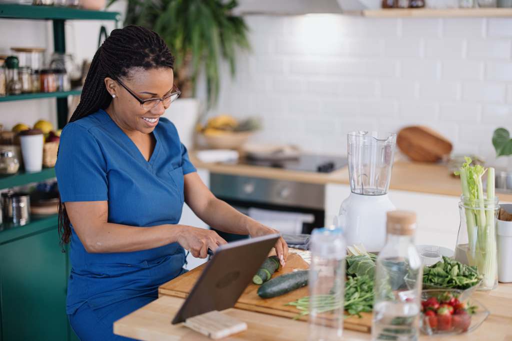 Tips for Eating Healthy on Travel Assignments