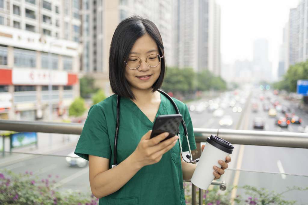 Top Benefits of Being a Travel Nurse (That You Won’t Get Going Perm!)
