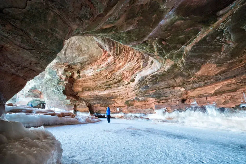 travel nurse in wisconsin during the winter